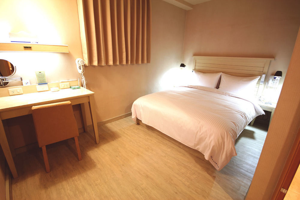 Royal Group Hotel Xiong Zhong Branch Kaohsiung Bagian luar foto