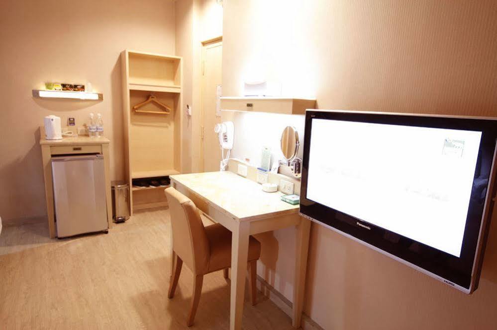 Royal Group Hotel Xiong Zhong Branch Kaohsiung Bagian luar foto