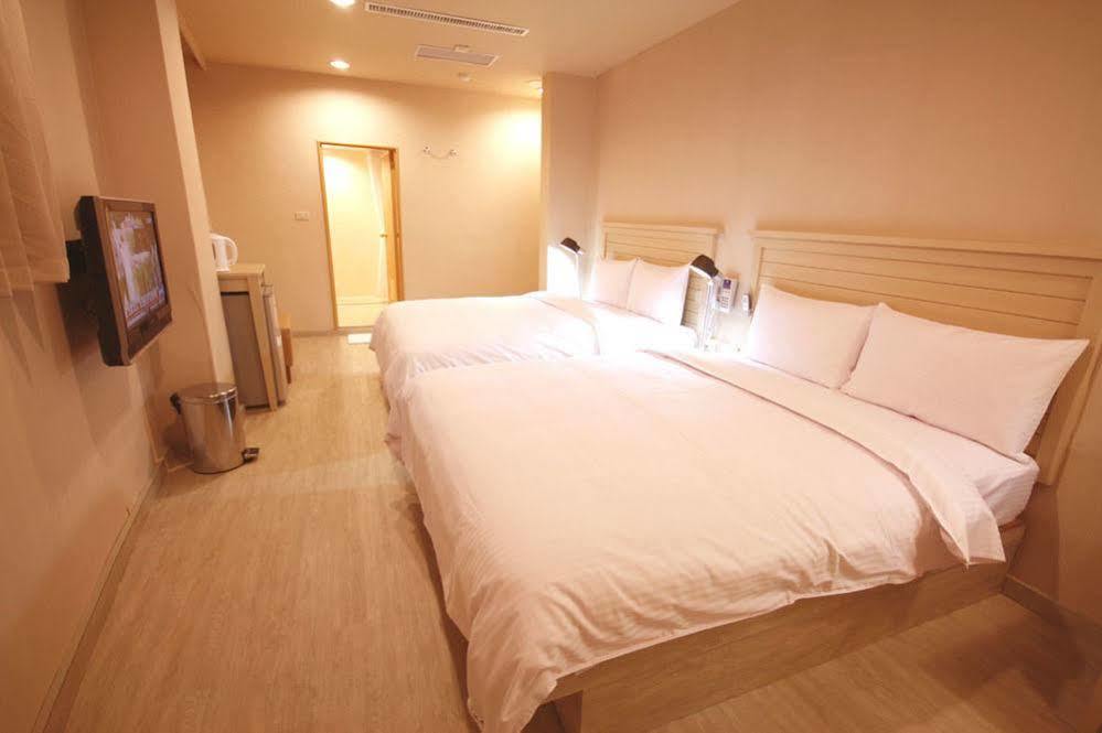 Royal Group Hotel Xiong Zhong Branch Kaohsiung Bagian luar foto