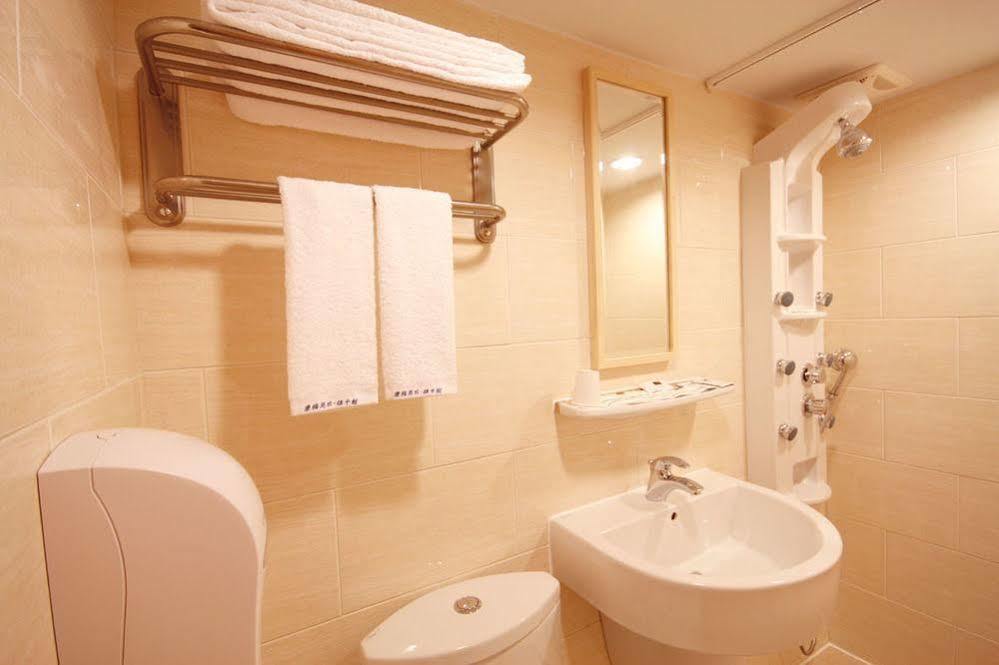 Royal Group Hotel Xiong Zhong Branch Kaohsiung Bagian luar foto